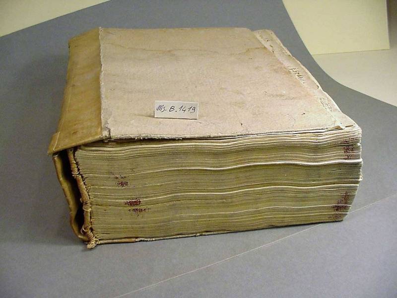 restauro-volumi-stampa-codici-cartacei-archiginnasio-bologna-1024x1365-prima05